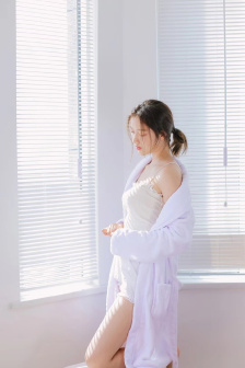 女巨人踩踏